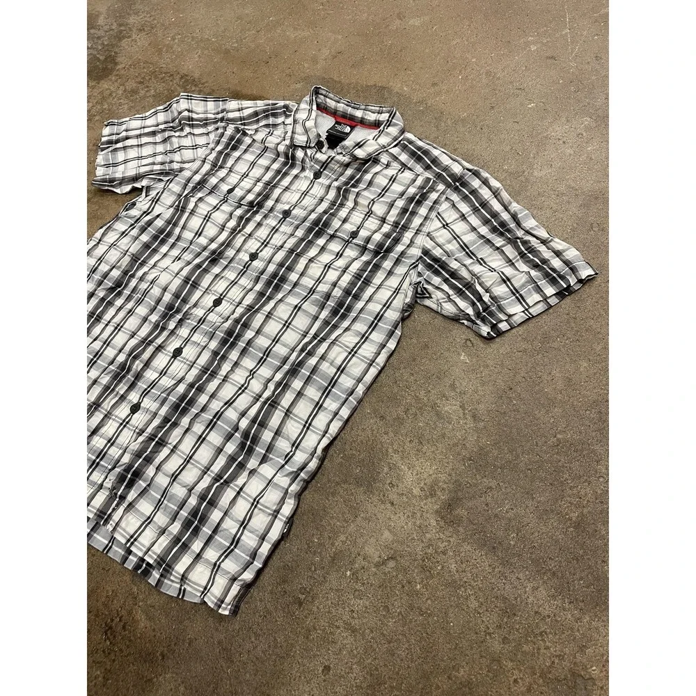 The North Face Shirt Mens Medium Gray Plaid Short Sleeve Button Up‎ Hiking Trail
